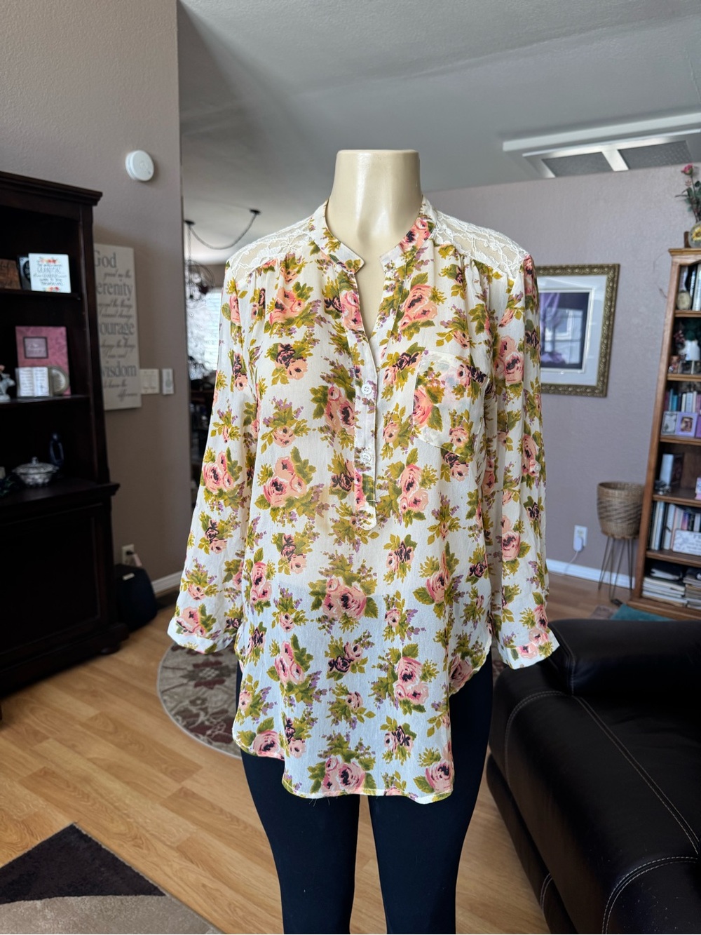 Wet Seal white floral lace trim V-neck blouse-size L